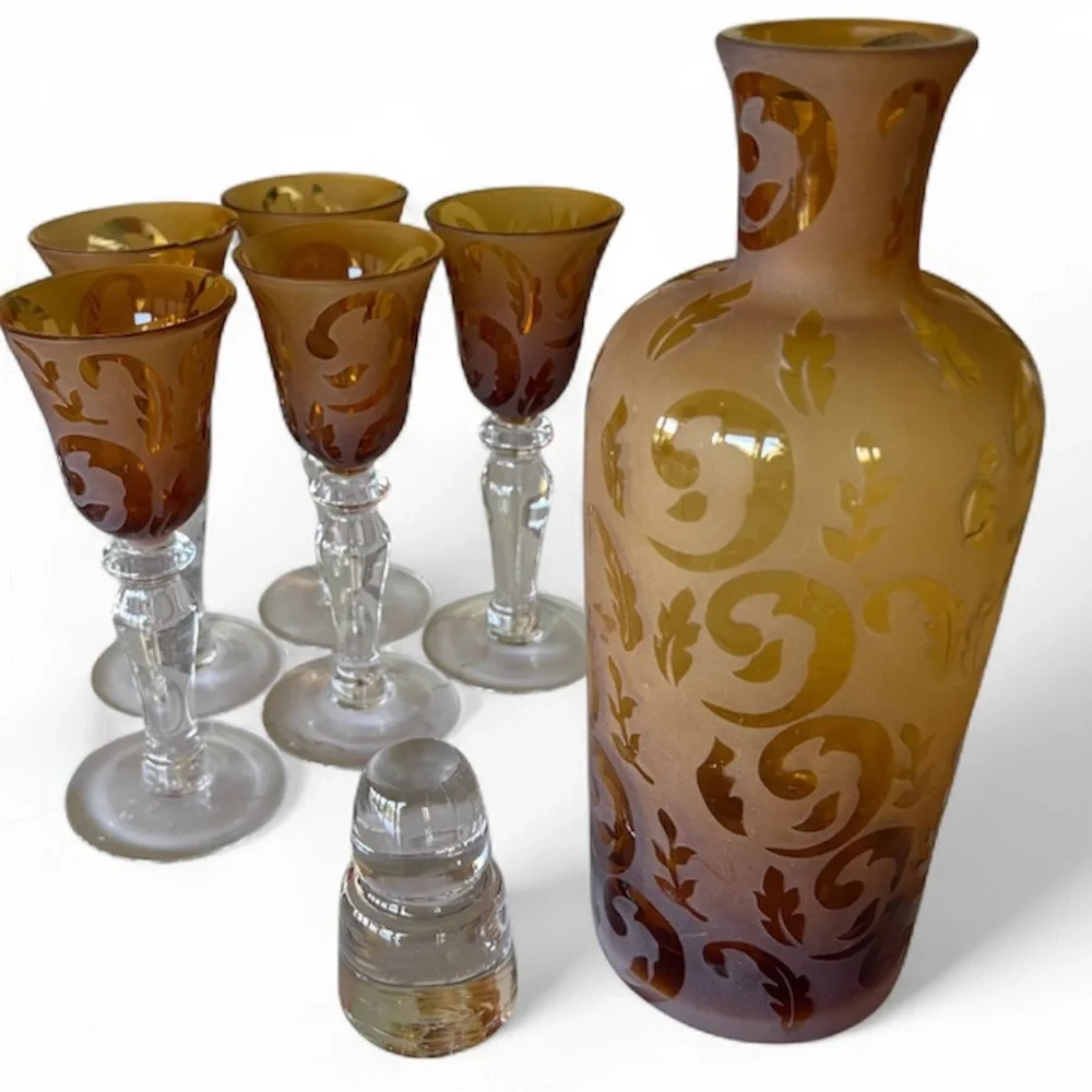 Amber Glass Decanter with Stopper and Set of 5 Cordial Glasses - Picture 3 of 5
